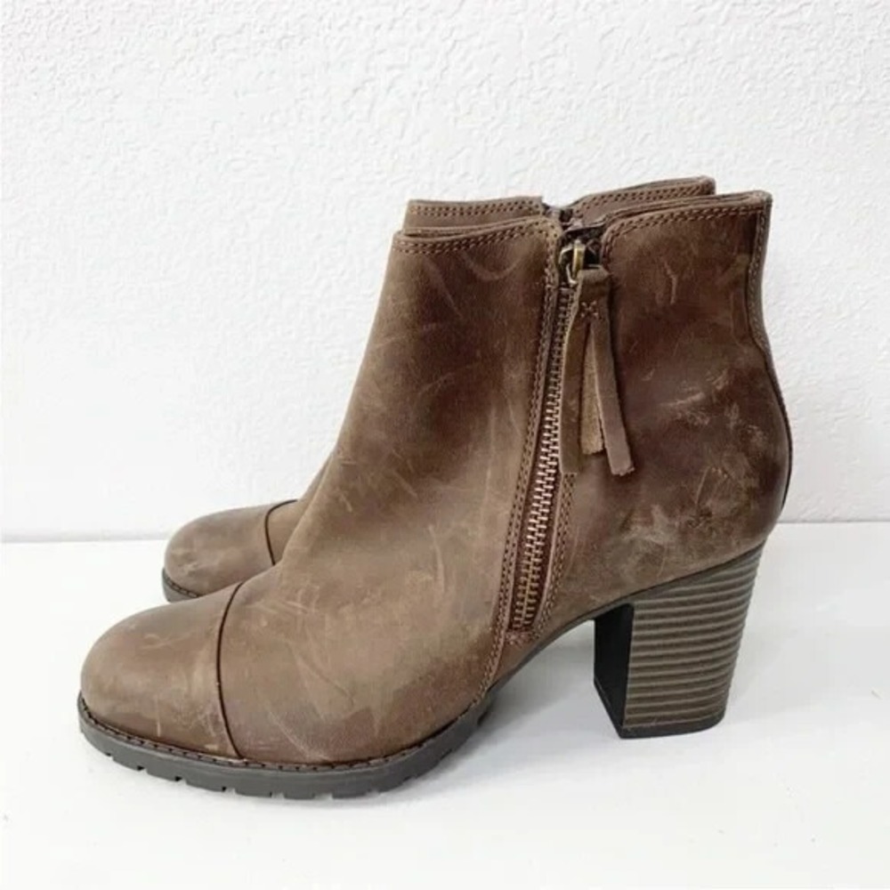 CLARKS Brown‎ Verona Peach Fashion Ankle Boot Olive Leather Women's Size 7.5